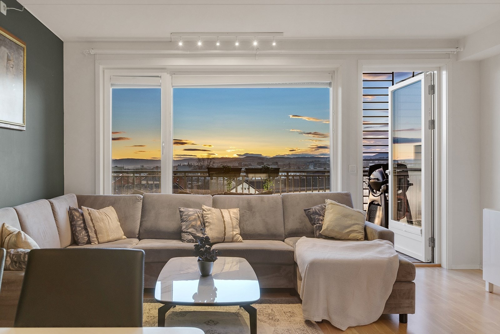 Herlig utsikt fra stuen! Galleribilde