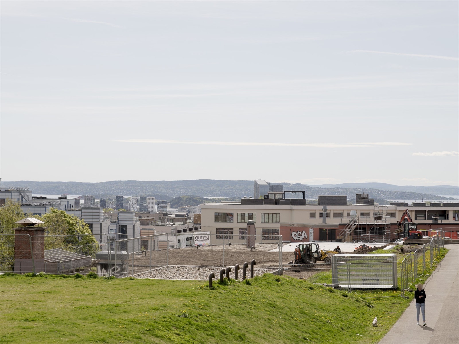 Fra balkongen og stuen har du uhindret utsikt ut over Oslo så langt øyet kan se! Galleribilde