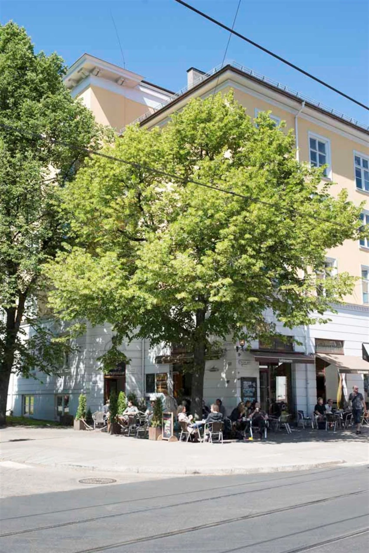 Kort vei til mange kaféer og restauranter. Galleribilde