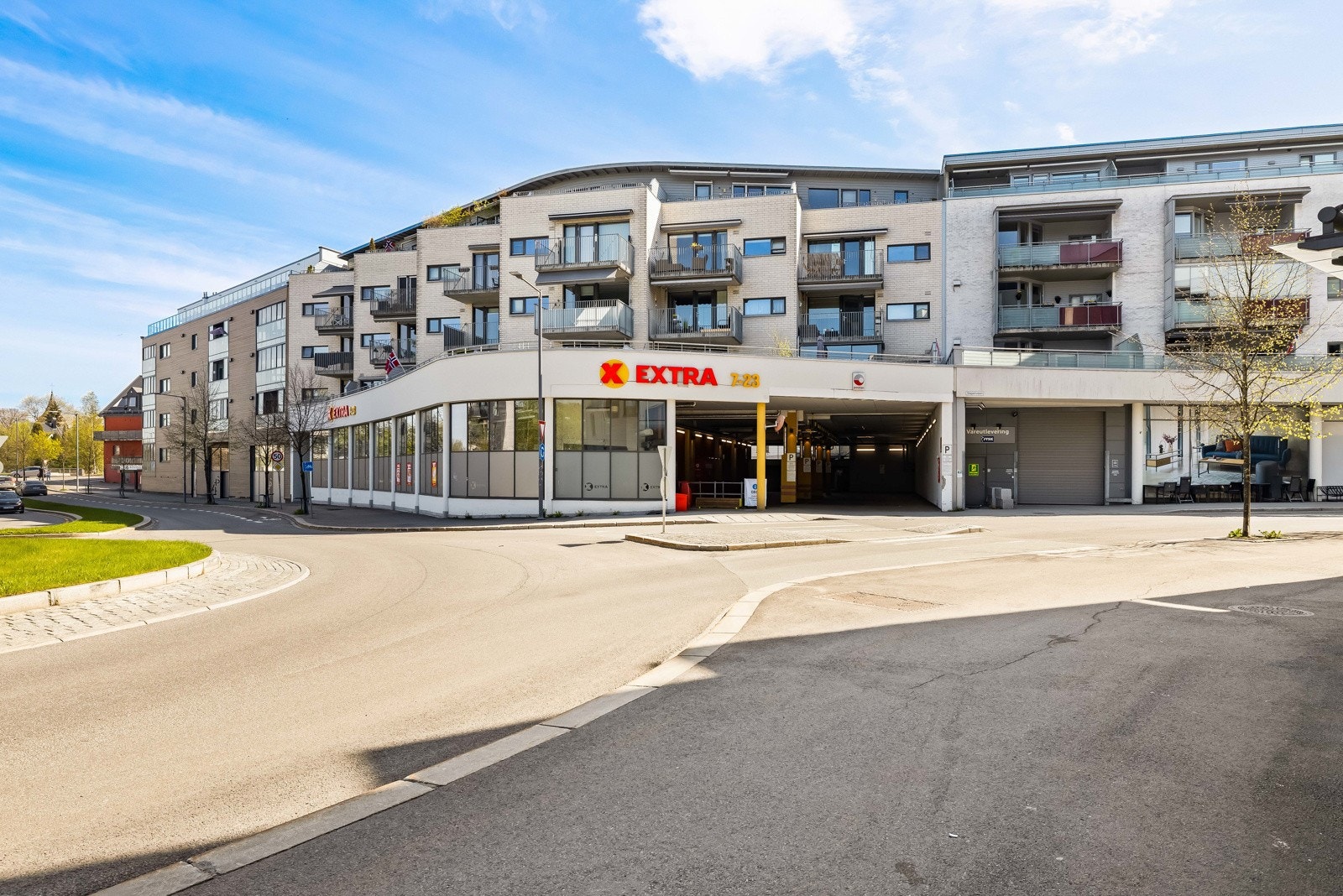 Extra ligger i samme bygg som leiligheten. Galleribilde