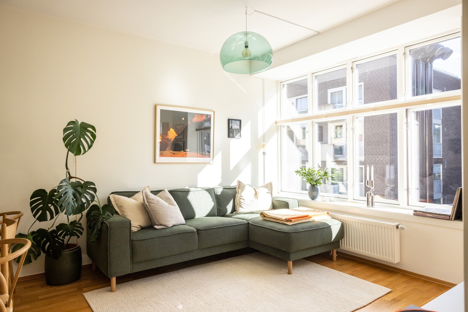 Godt med lysinnslipp fra store vindusflater. Galleribilde