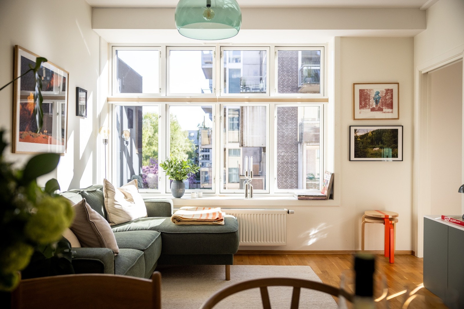 Bygget ble totalrehabilitert og omgjort til boliger i 2014, og leiligheten fremstår med god standard. Galleribilde