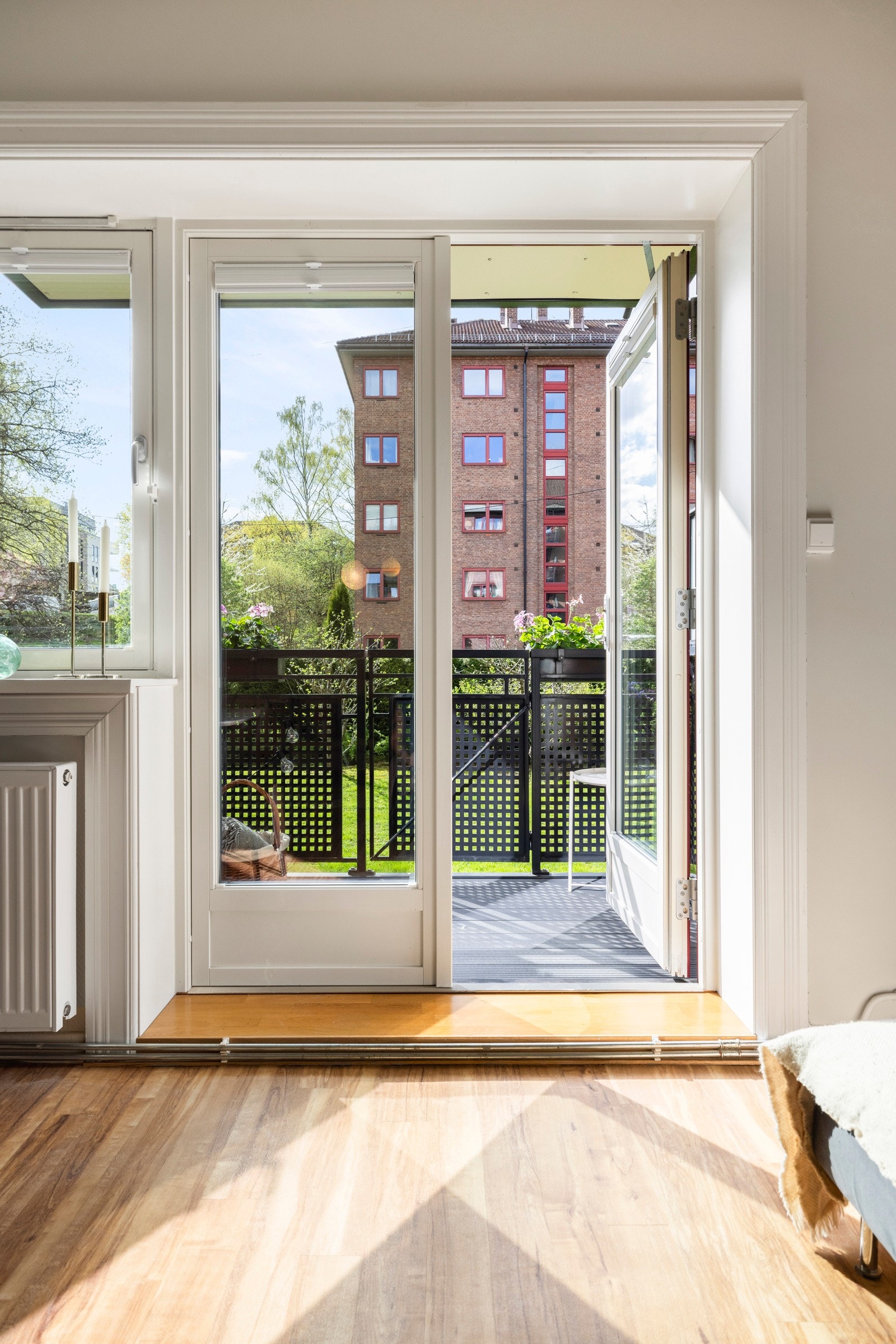 - Mulig å gå rett ut til det flotte grøntområdet utenfor boligen - Galleribilde