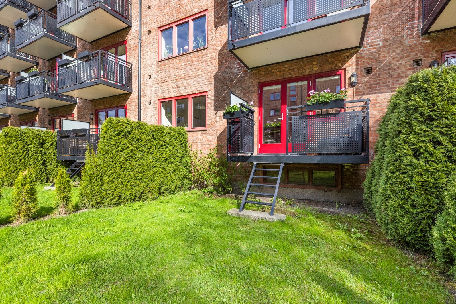 - Balkongen er en fin forlengelse av stuen store deler av året - Galleribilde