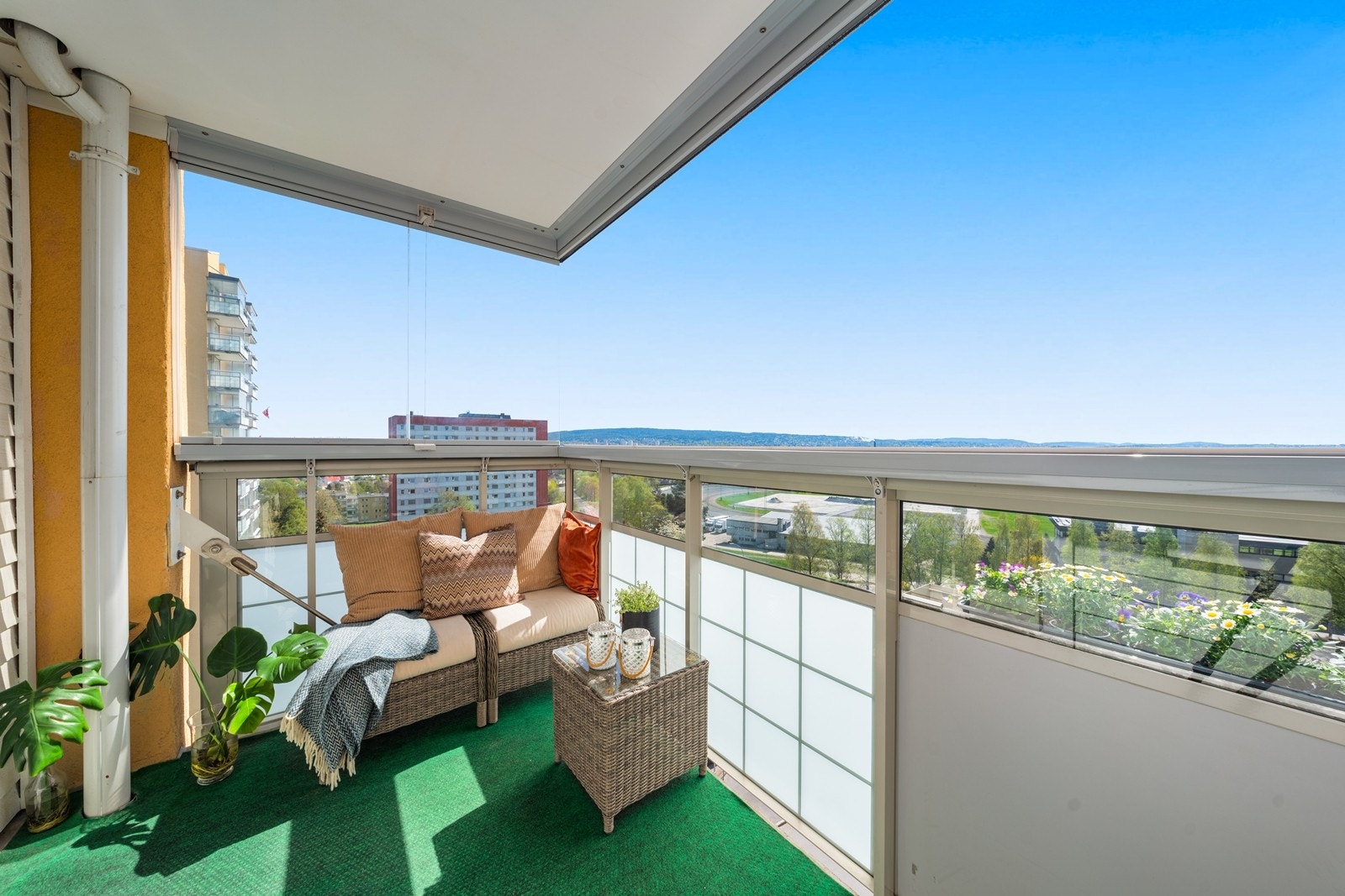 Solrik innglasset balkong Galleribilde