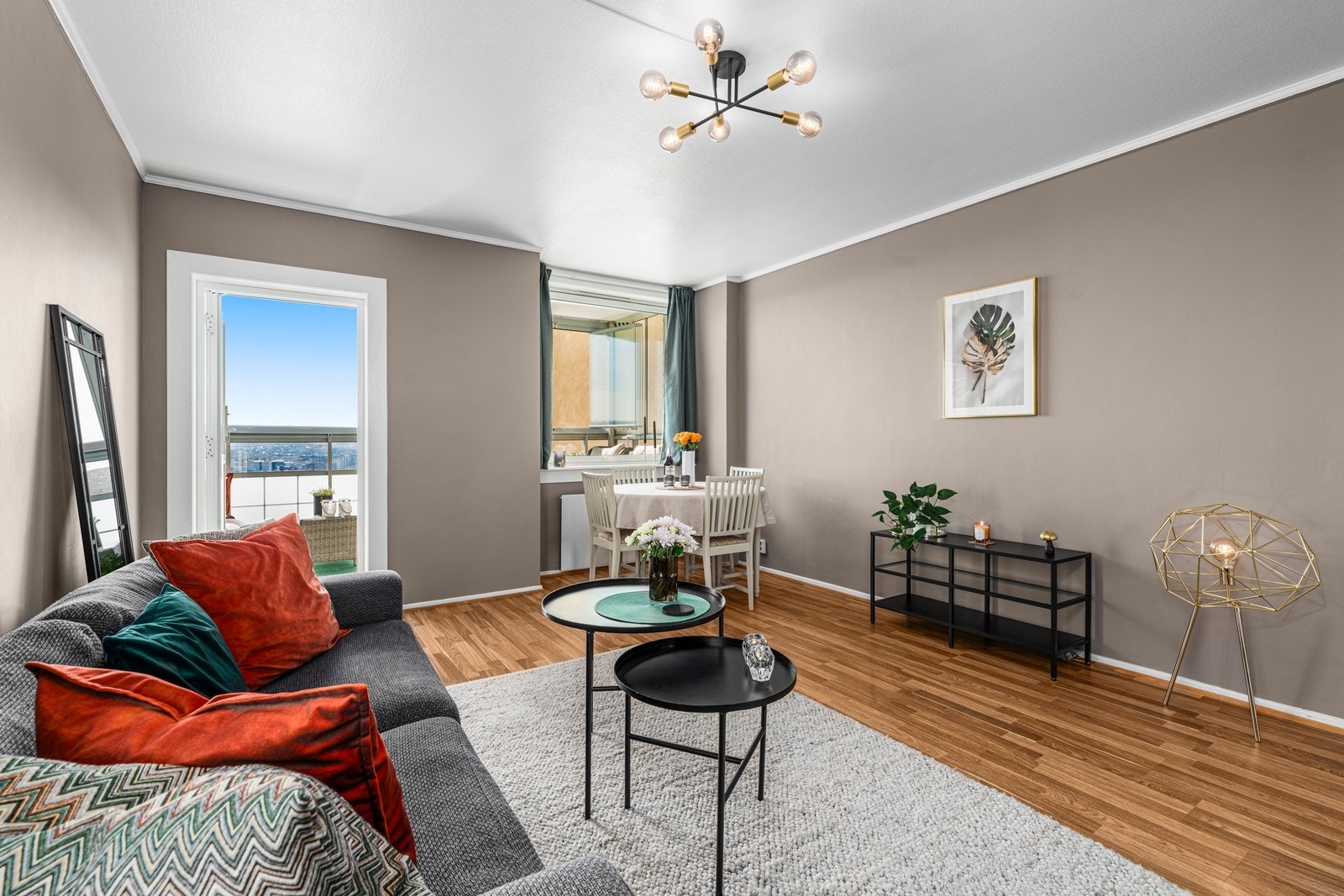 Leiligheten varmes opp via radiatorer Galleribilde