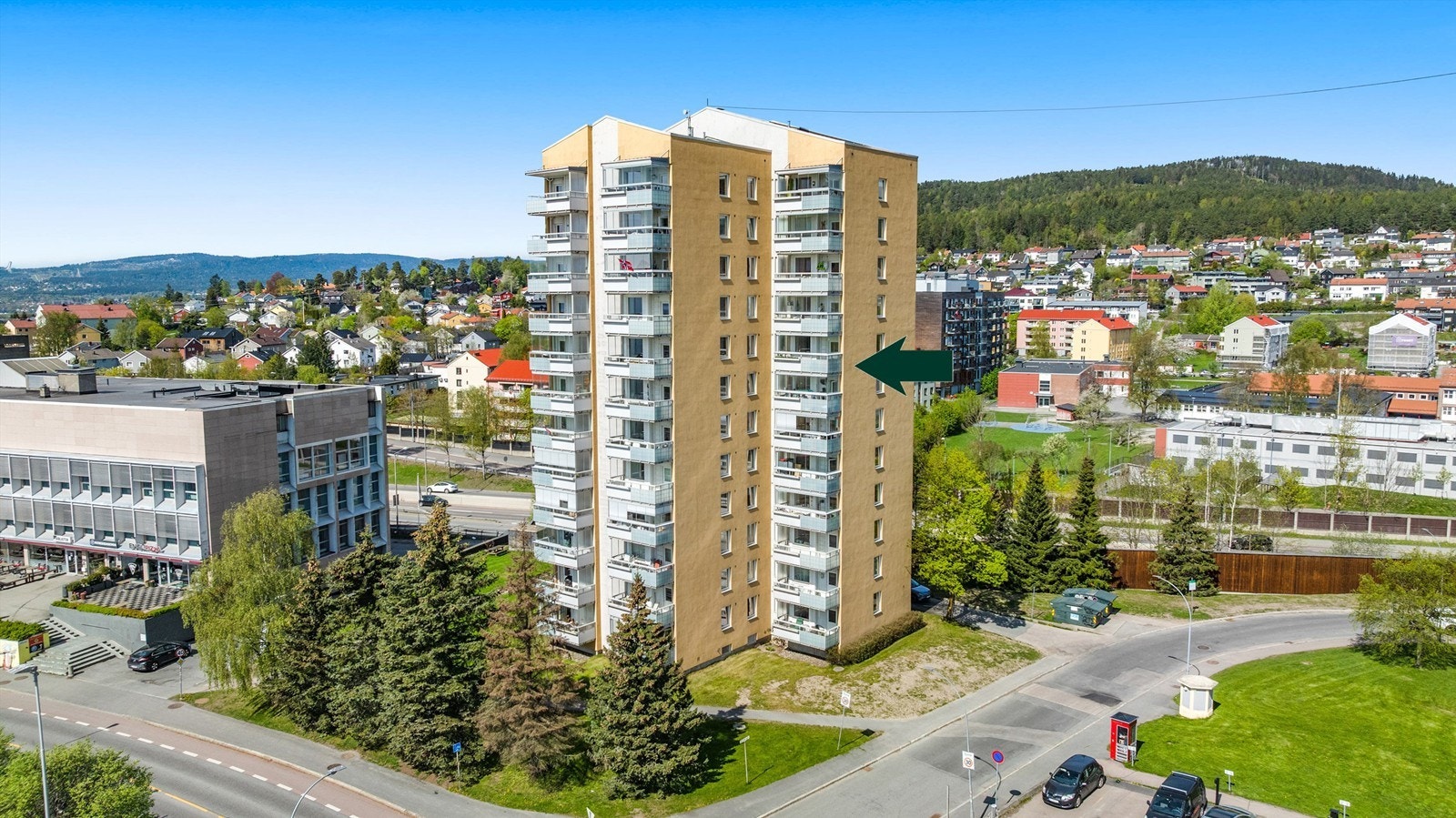 Leiligheten ligger i luftige 8. etasje med fantastisk utsikt over Oslo Galleribilde