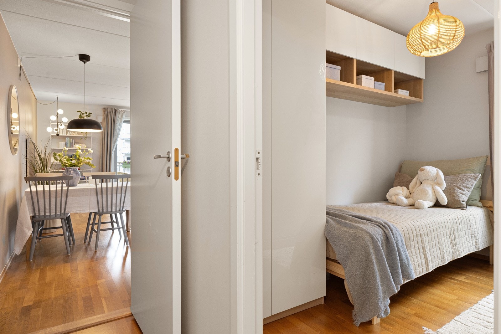 Mellomgang mot soverom. Galleribilde