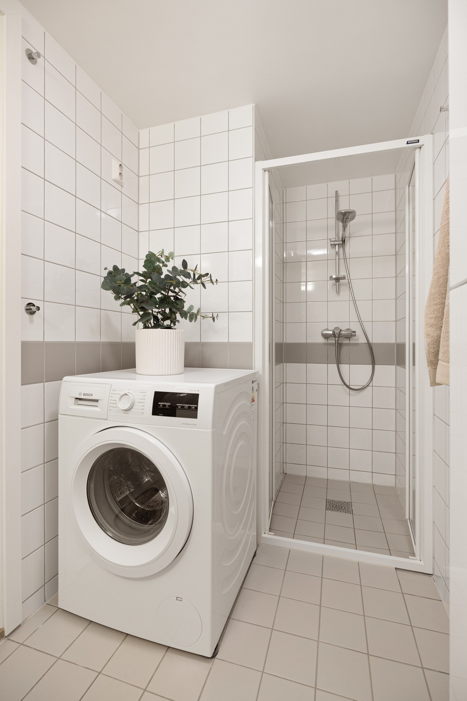 Opplegg for tørketrommel og vaskemaskin. Galleribilde