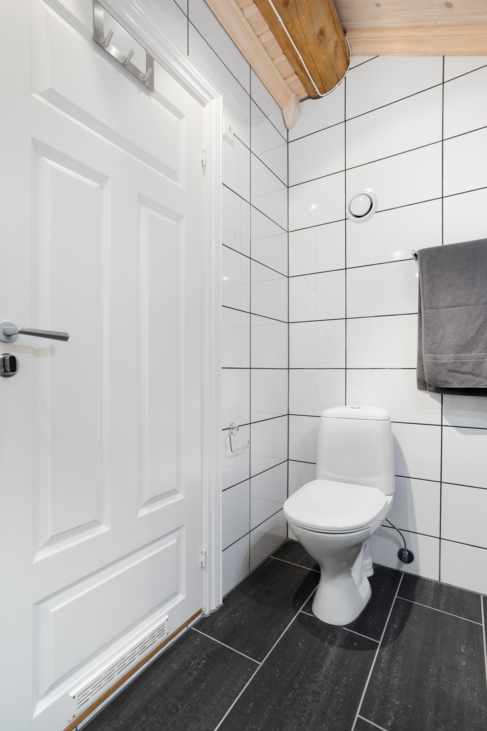 Hytta har to delikate og fullt utstyrte bad Galleribilde