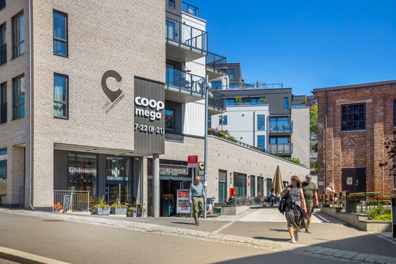 To minutters gange til Torget som byr på Bakeri, Matbutikk, apotek m.m. Galleribilde