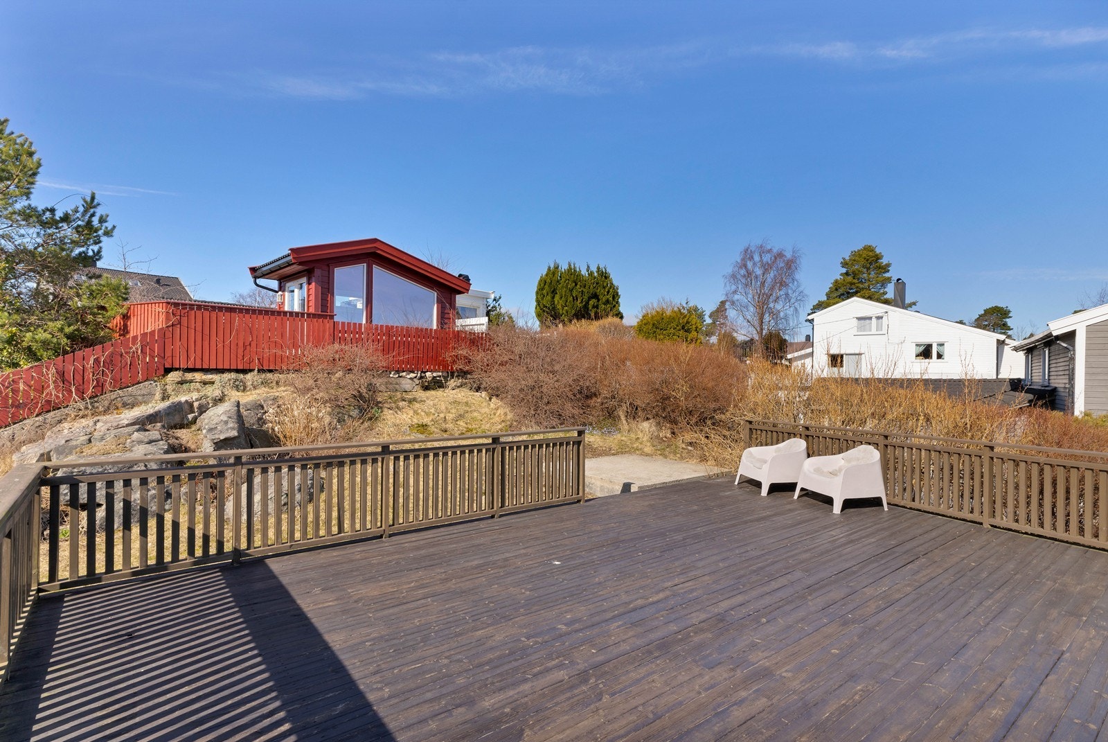 Deilig, solrik platting med nydelig utsikt. Galleribilde