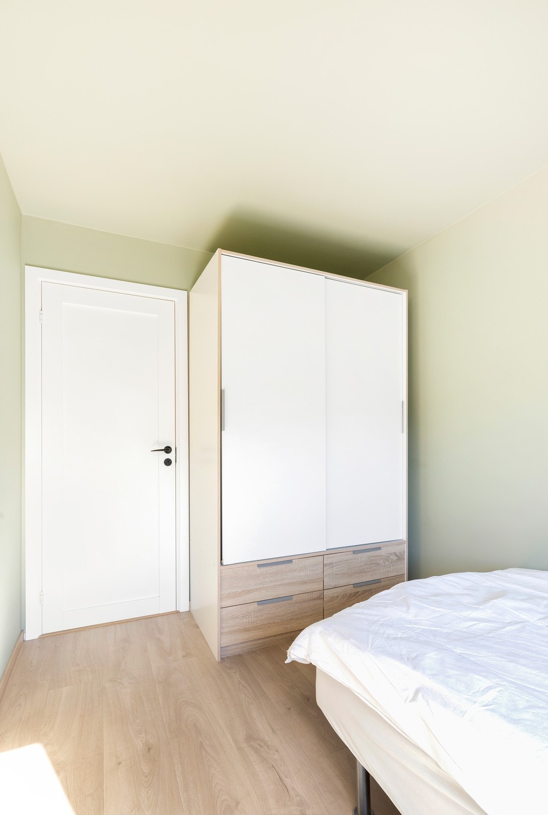 Soverom 3 med inngang til bod/garderobe. Galleribilde