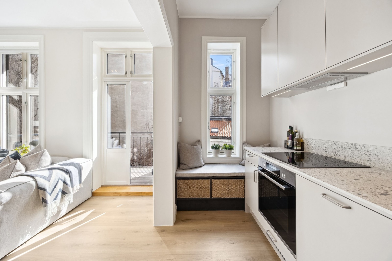 Fra stuen er det utgang til balkong Galleribilde