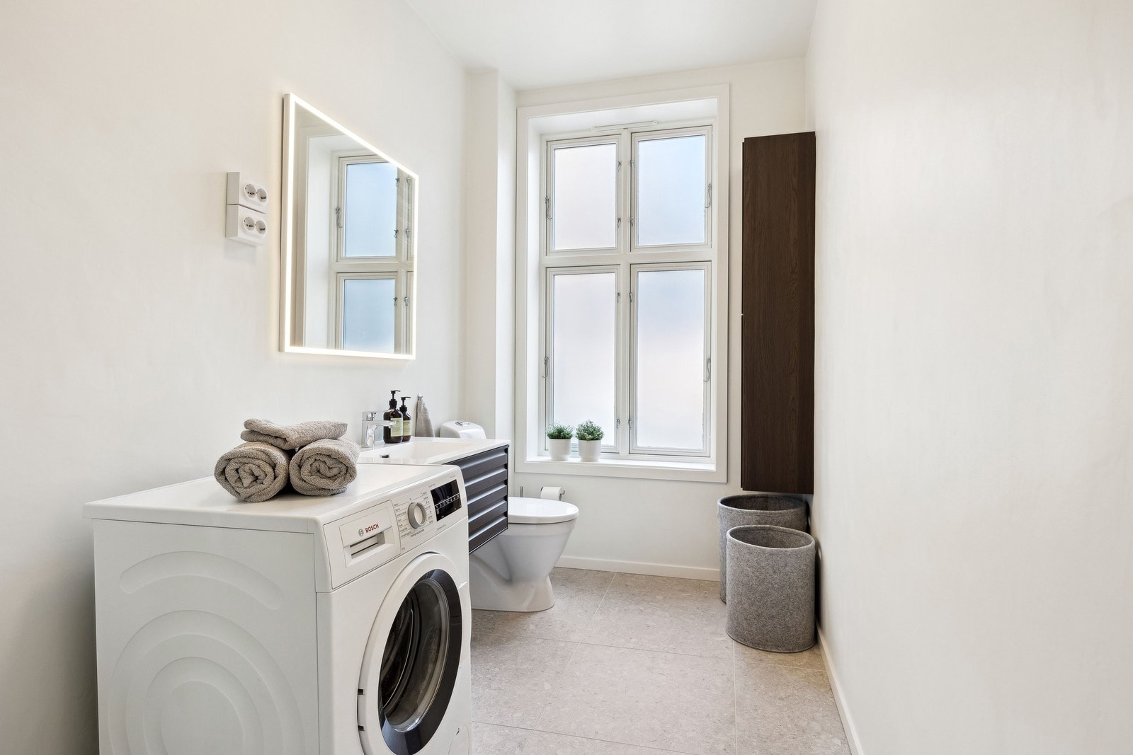 Bad fra 2010 (ifølge tidligere eier) med varmekabler, modernisert i 2024 Galleribilde