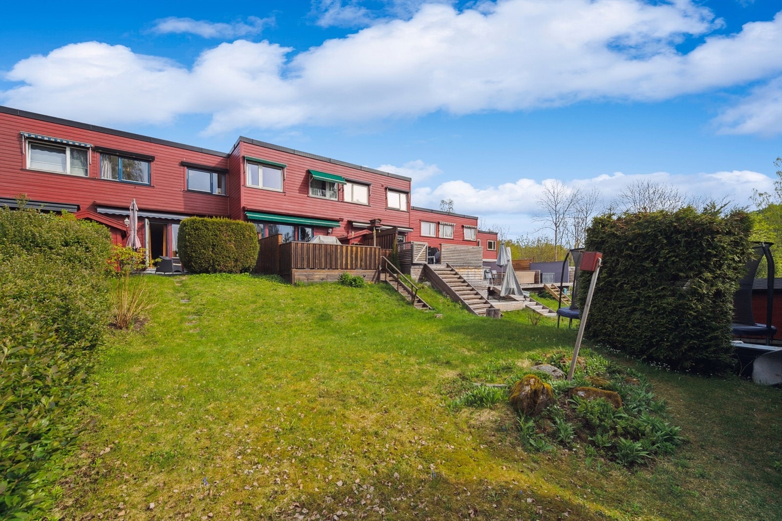 Rekkehus med opparbeidet hage! Attraktivt og barnevennlig område. Galleribilde