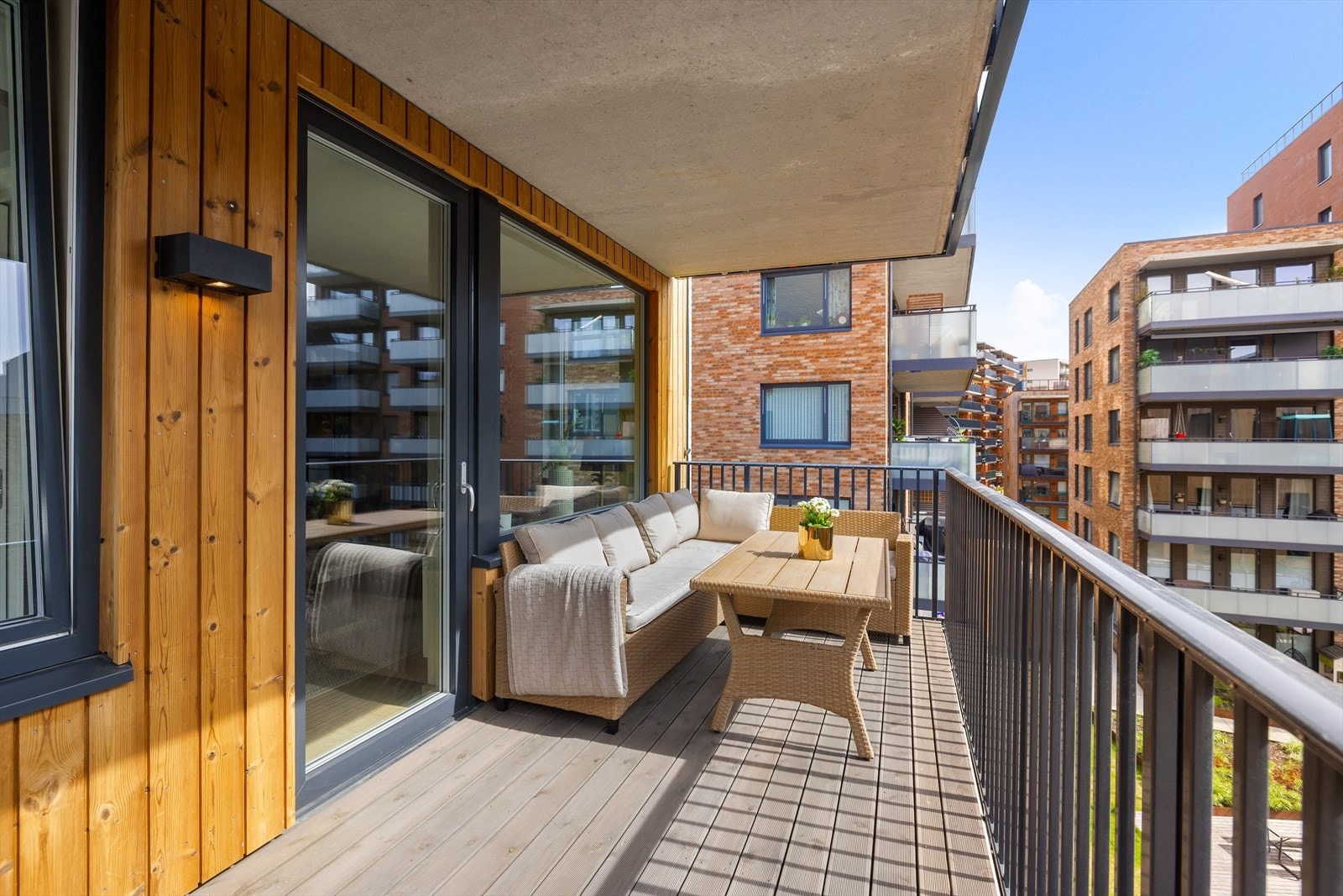 God plass til å innrede balkongen med ønskede utemøbler. Galleribilde