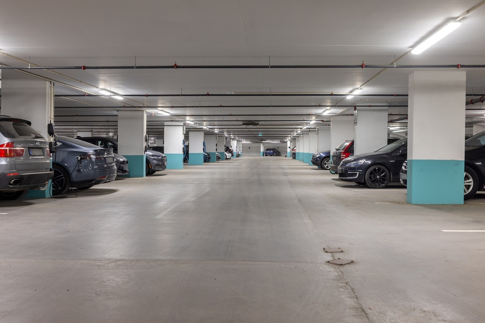 Parkeringsplass i garasjekjeller medfølger. Galleribilde