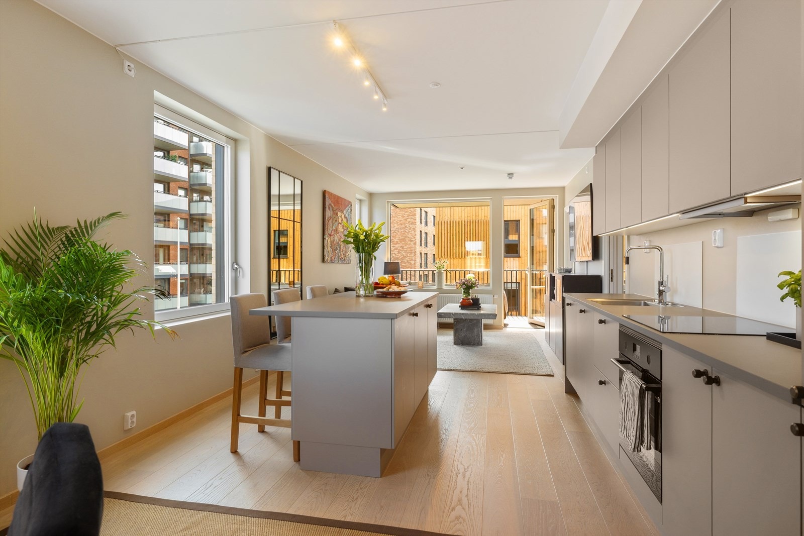 Vi har gleden av å presentere Gamleveien 87A - En nyoppført, flott 5-roms borettslagsleilighet, beliggende attraktivt til ved Triaden i sentrumsdelen av Lørenskog. Galleribilde