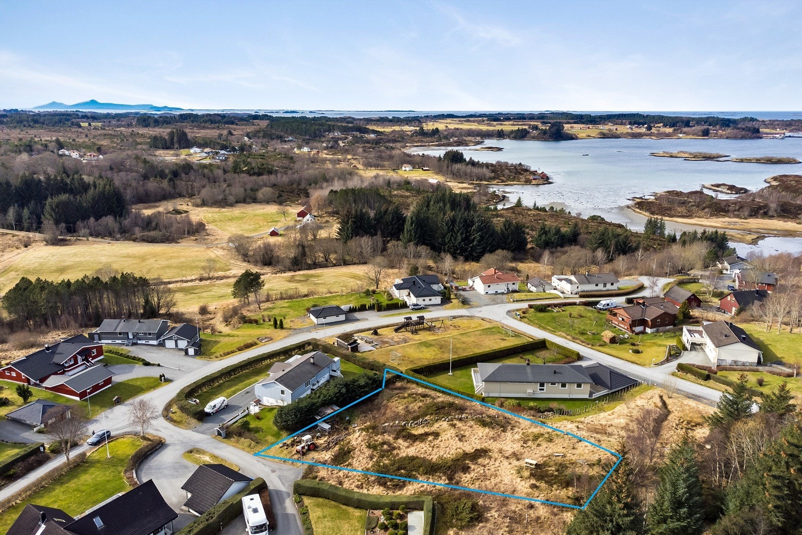 Linjene er svært omtrentlig og kun ment som en indikasjon på hvor tomtegrensen går Galleribilde