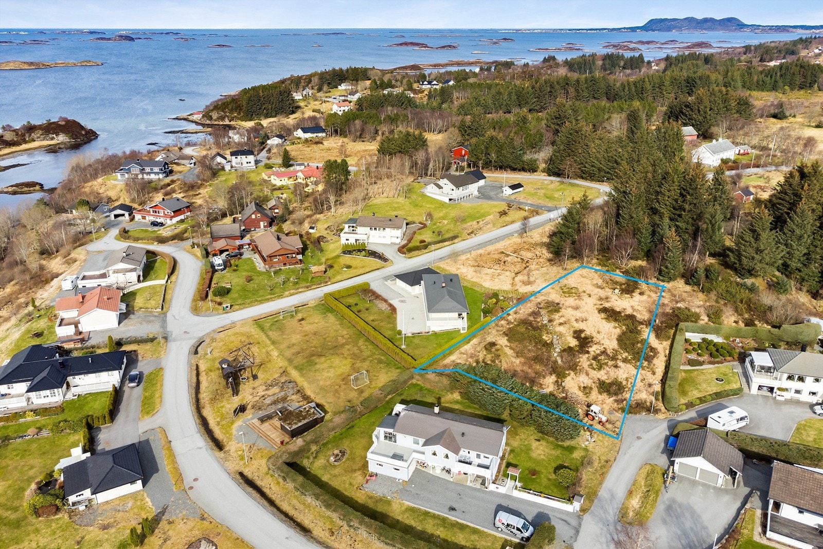 Linjene er svært omtrentlig og kun ment som en indikasjon på hvor tomtegrensen går Galleribilde