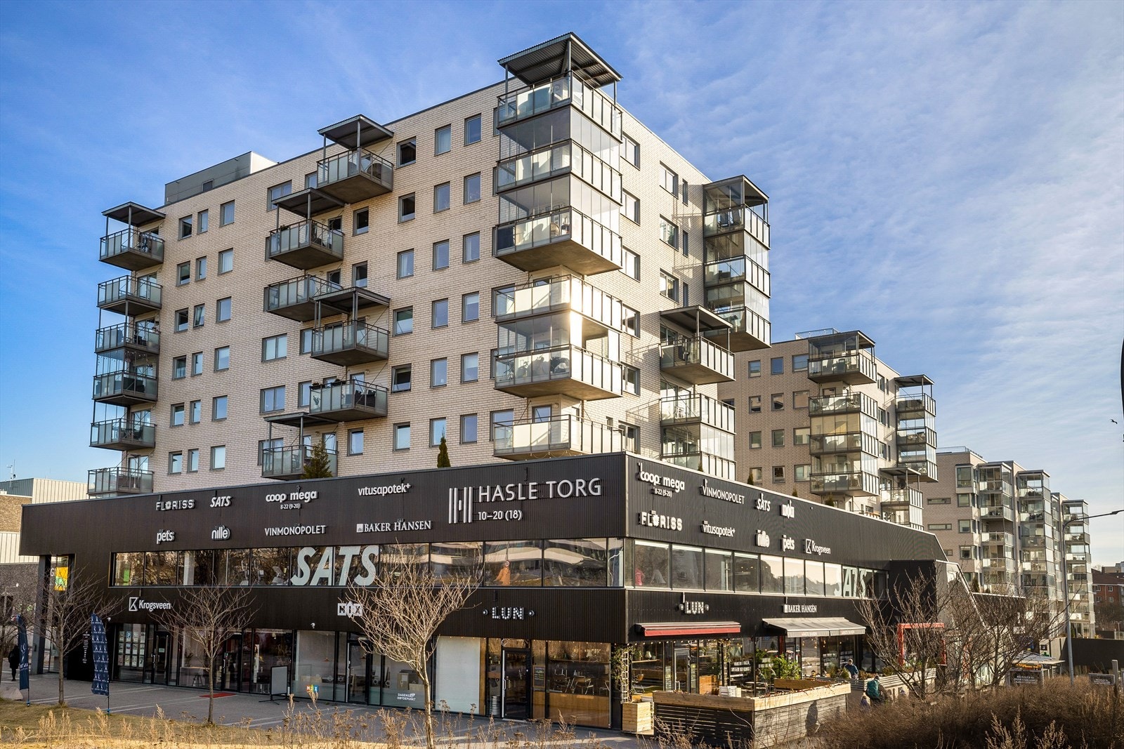 Hasle Torg ligger like ved og byr på et rikt servicetilbud. Galleribilde