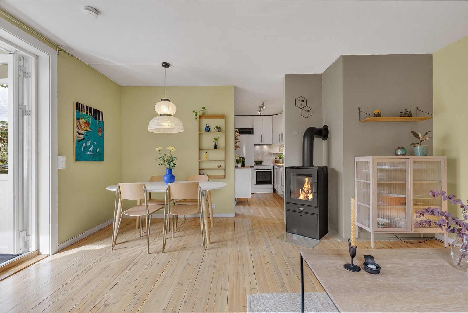 Gjennomtenkt planløsning med naturlig soneinndeling gir god flyt og funksjon. Galleribilde