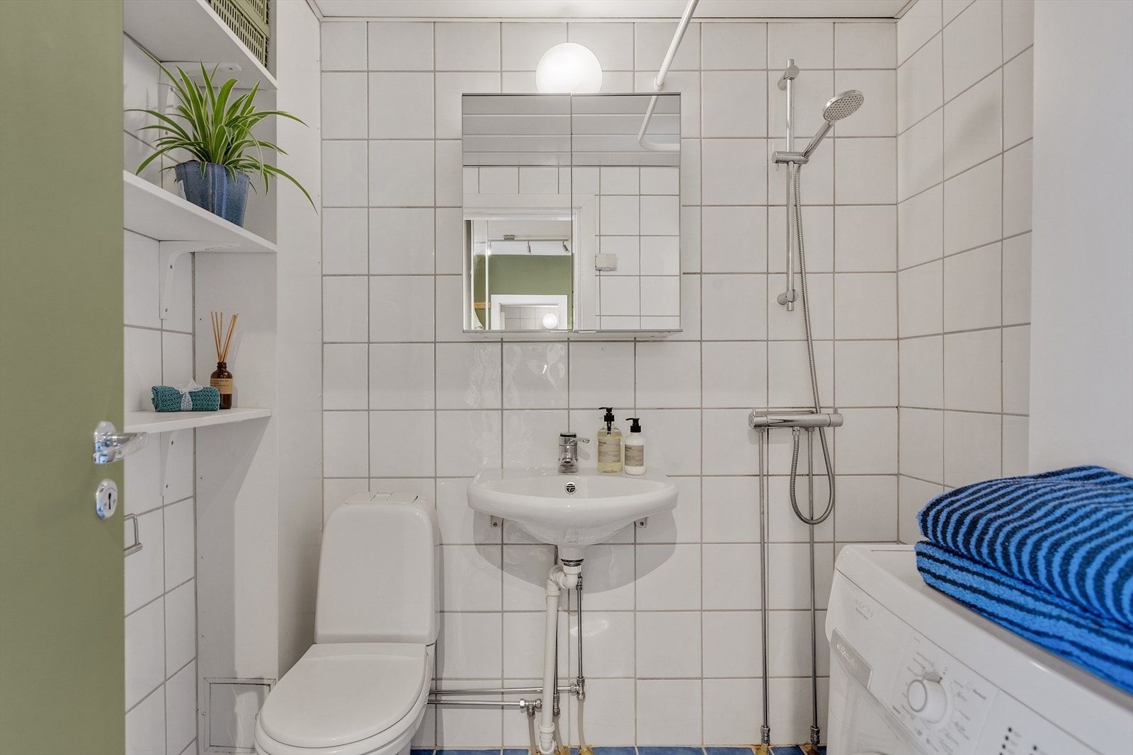 Badet er bygget i 2001, oppført i regi av BRL. Galleribilde