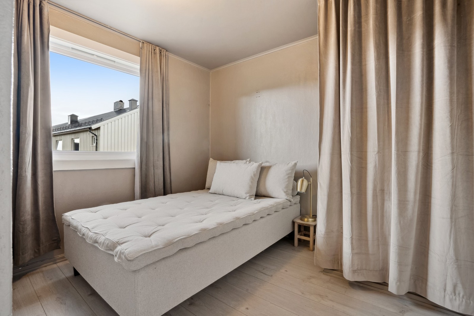 Soverom 2 av 3. Galleribilde