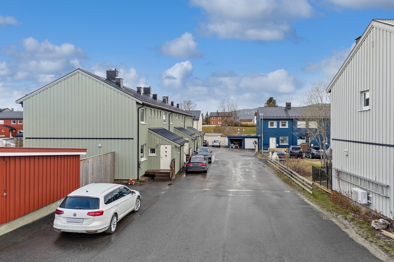 God plass til parkering på felles biloppstillingsplasser ved boligen. Galleribilde