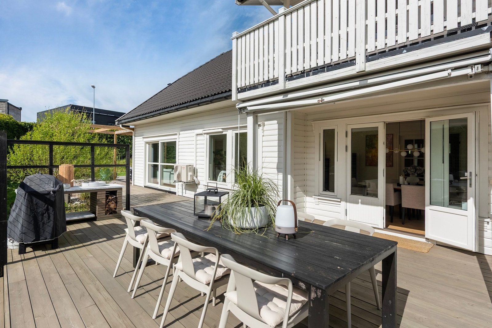 Herlige uteplasser - klart til å nyte sommeren. Her kan man trygt invitere til sosiale sammenkomster Galleribilde