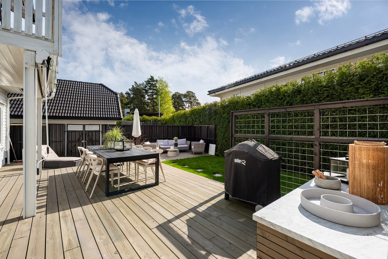 Hva med å ta middagen ute på terrassen? Galleribilde