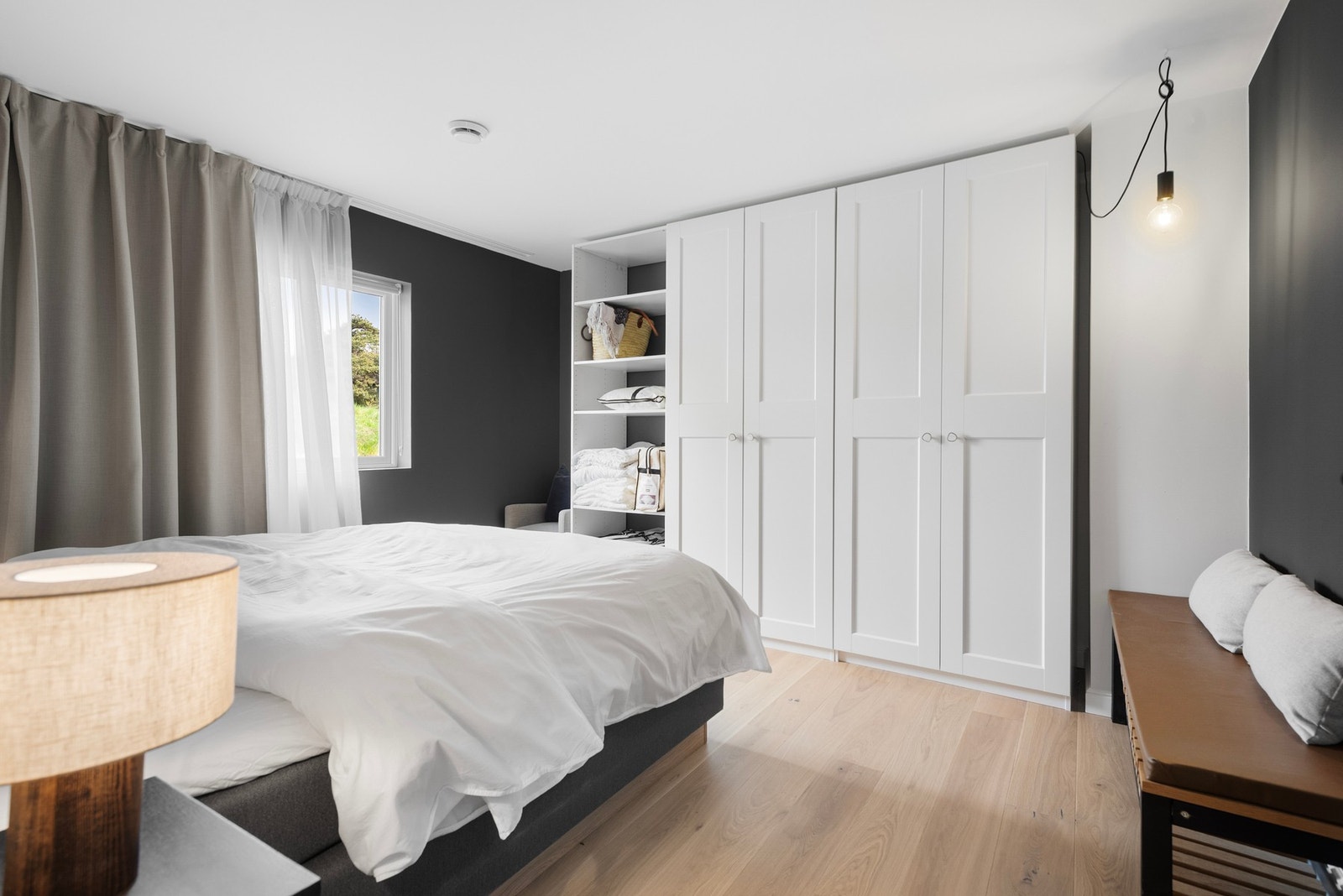 med god garderobeløsning Galleribilde