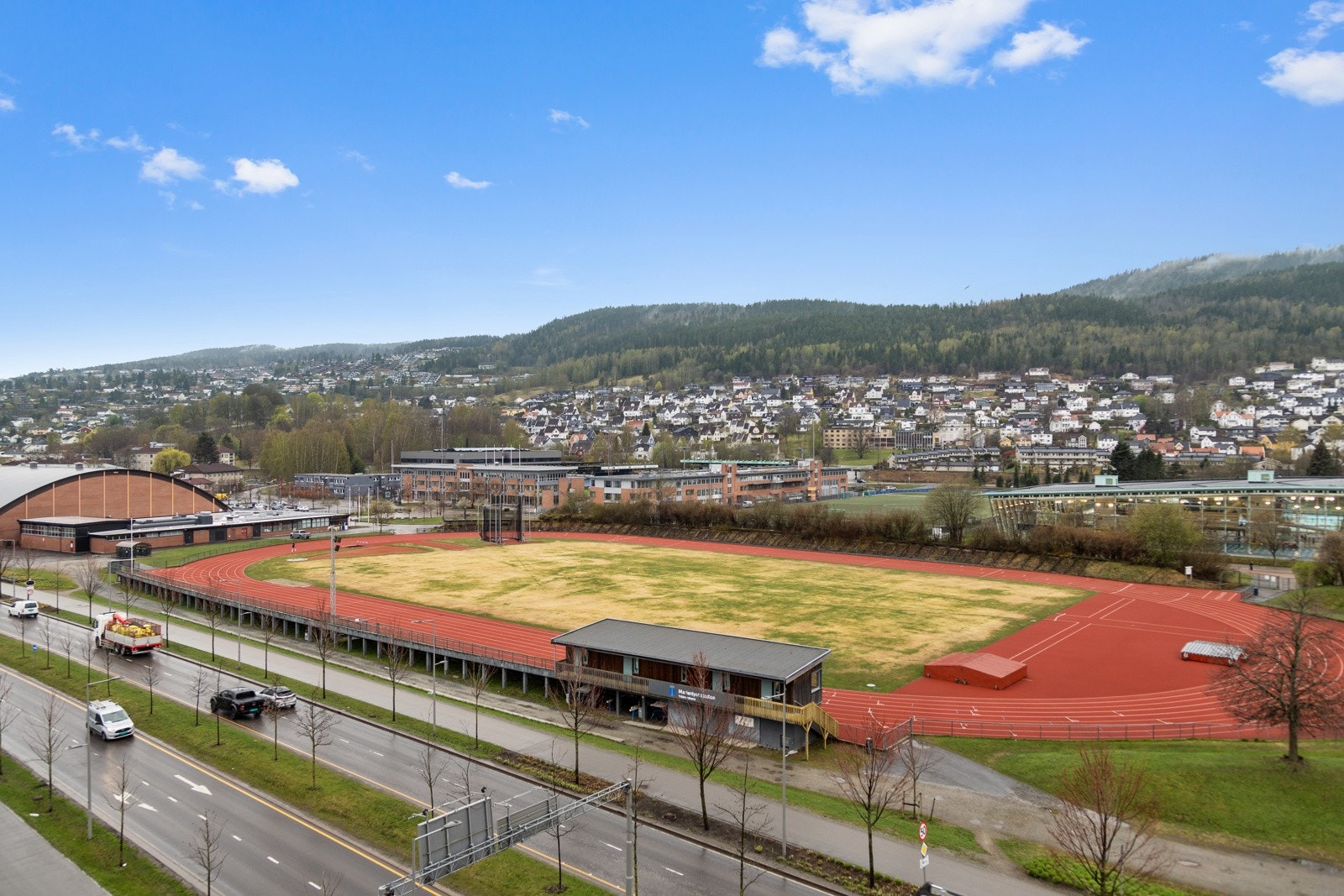Marienlyst Stadion Friidrettsbane som nærmeste nabo. Galleribilde