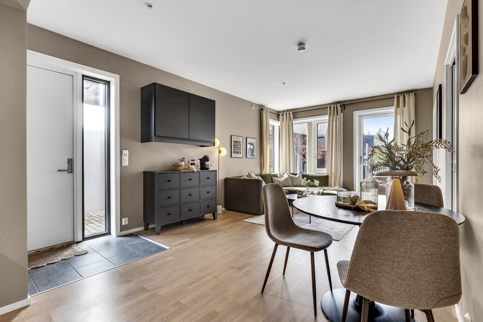 Velkommen til en hyggelig visning! Har du spørsmål til boligen er det bare å ta kontakt på tlf. 476 25 675. Galleribilde