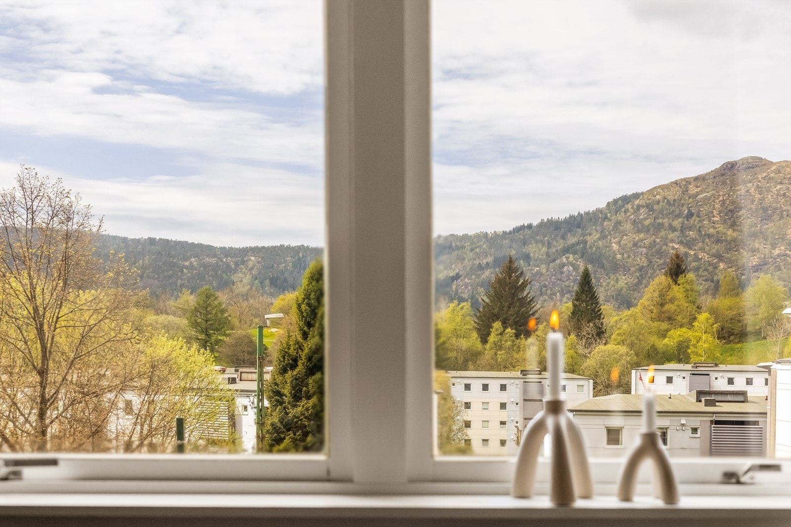 Her har man utsikt ut mot Løvstakken. Galleribilde