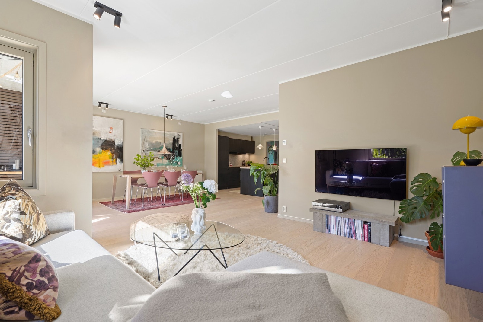 Boligen har vannbåren varme med radiatorer Galleribilde