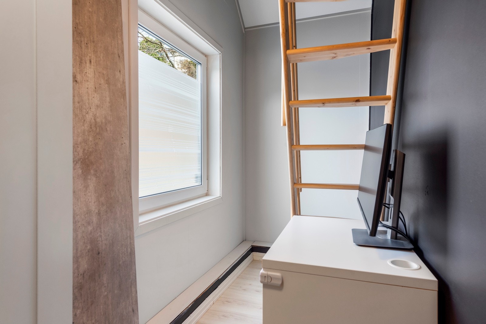 Hjemmekontor med adgang til hems Galleribilde