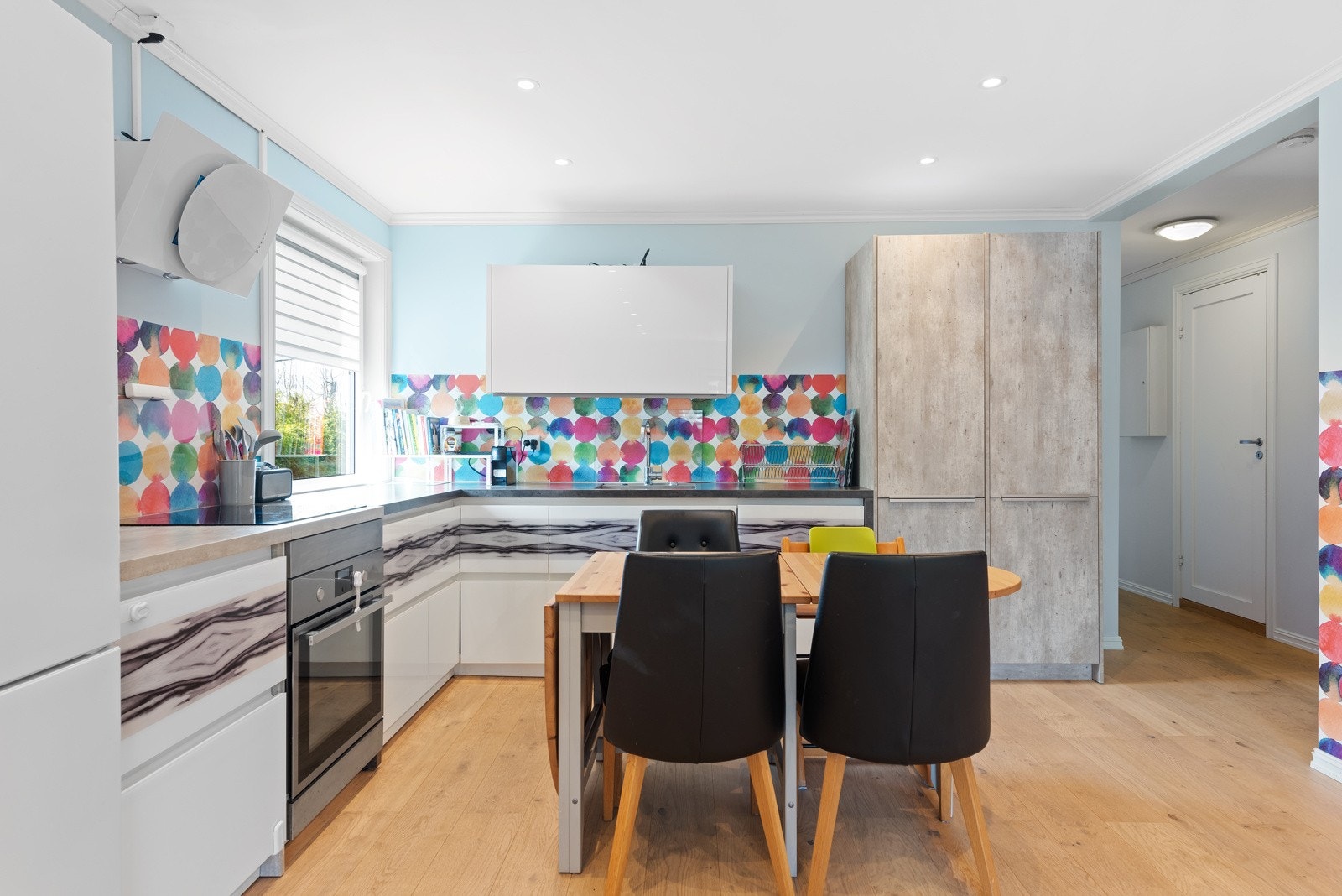 Her vil hele familien trives Galleribilde