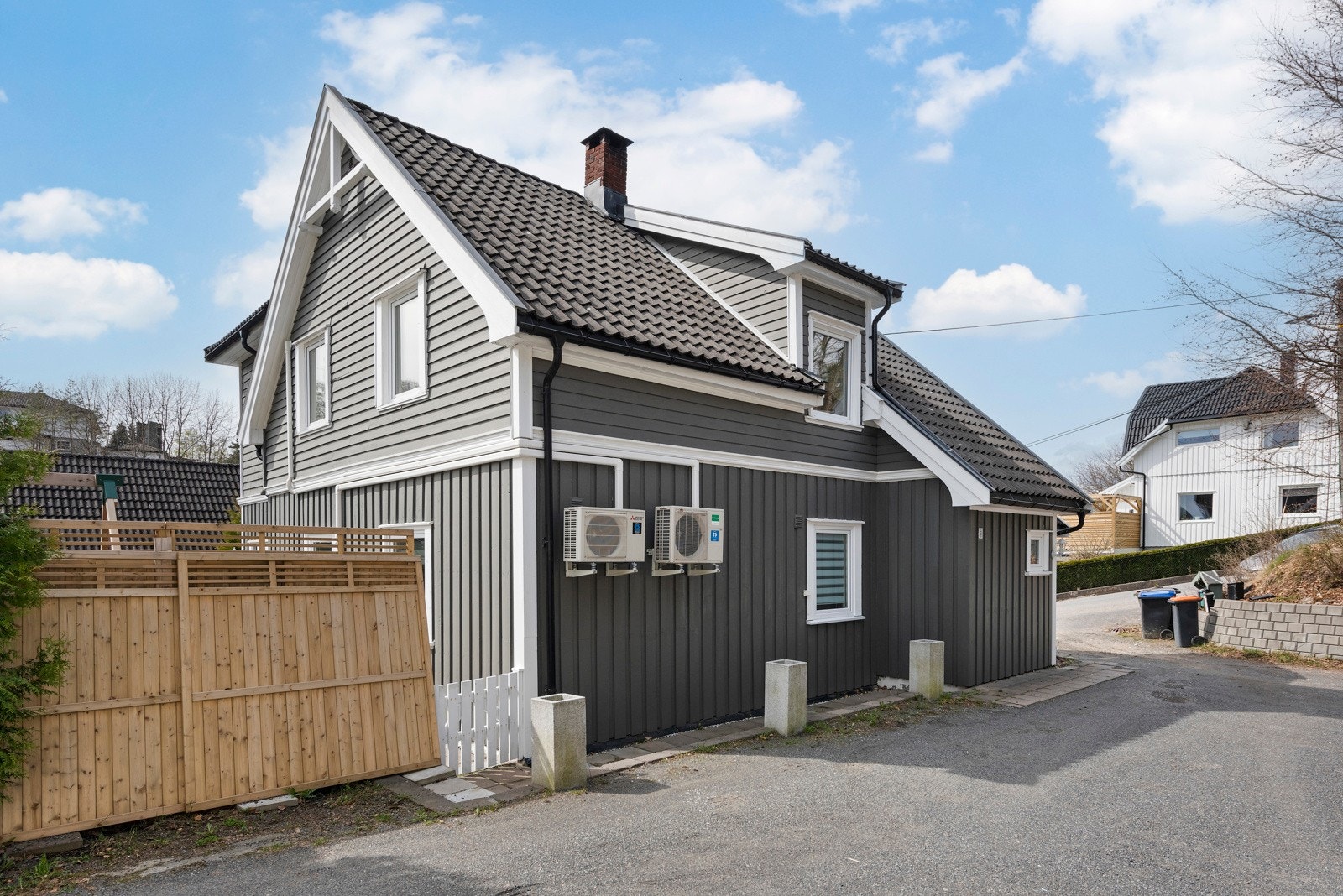 Her bor du et veletablert og rolig, barnevennlig område på solsiden av Sandefjordsfjorden og Framnes Galleribilde