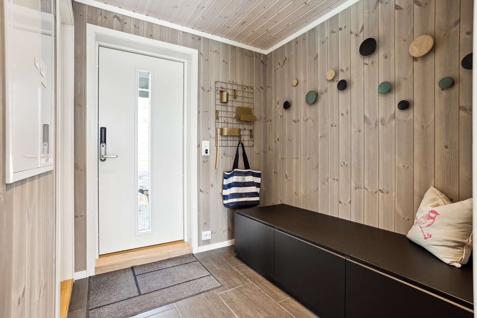 Entre med god plass til oppbevaring Galleribilde