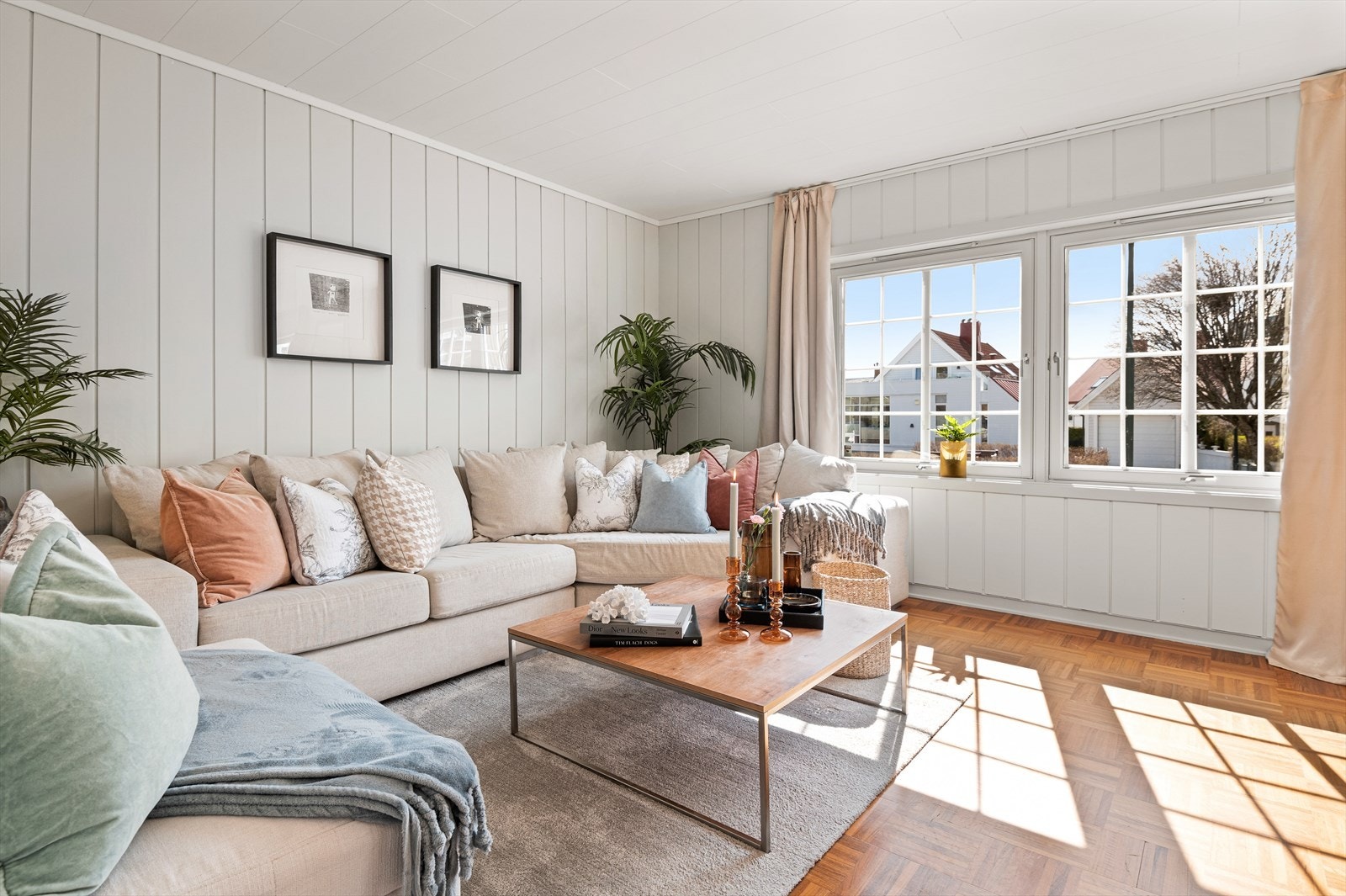 Fra boligen går du på få minutter ned til Bakklandet, Solsiden eller sentrum. I motsatt retning er det like kort til Kristiansten festning. Galleribilde