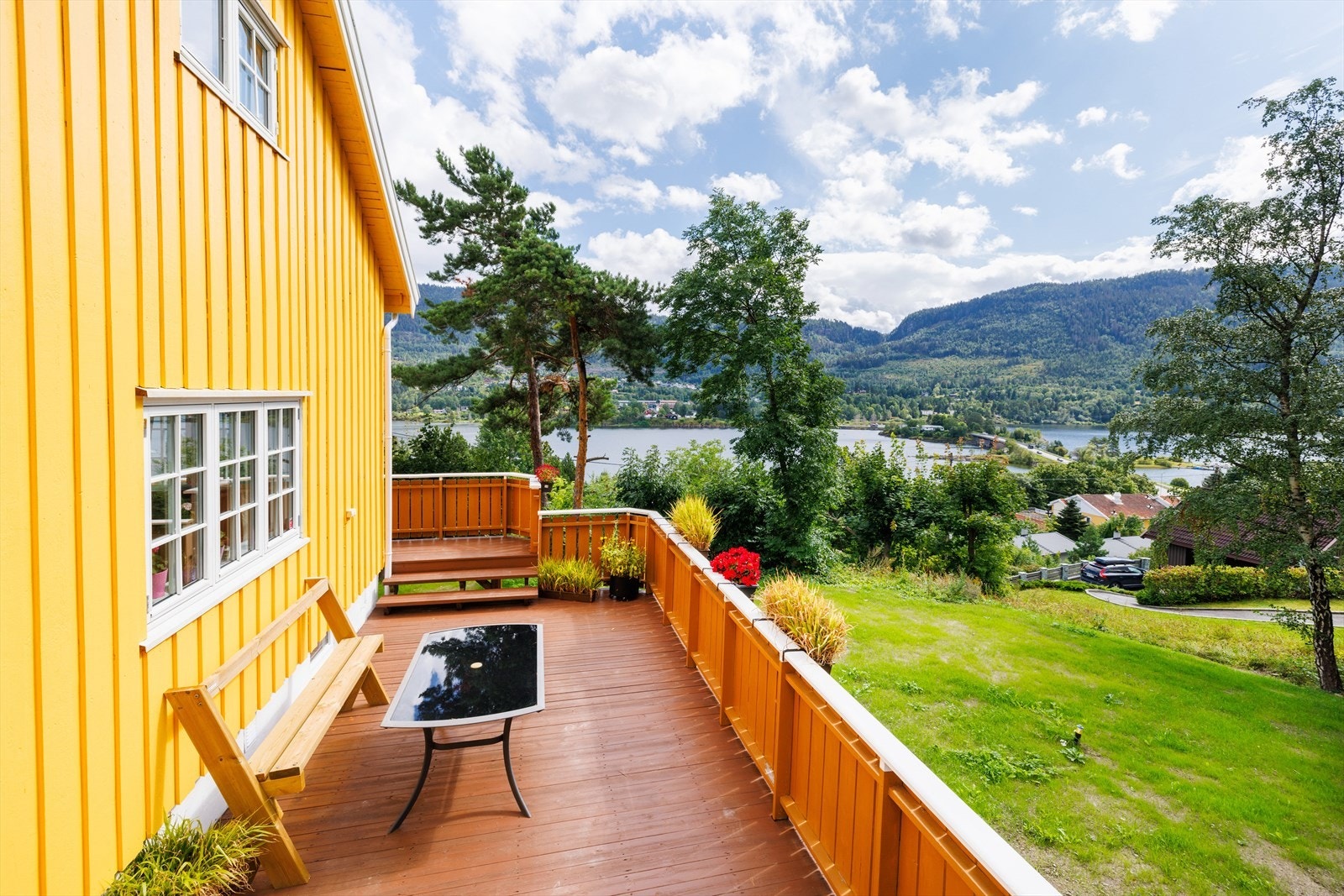 Til høyre ser du brua som er skille mellom Steinsfjorden og Tyrifjorden Galleribilde
