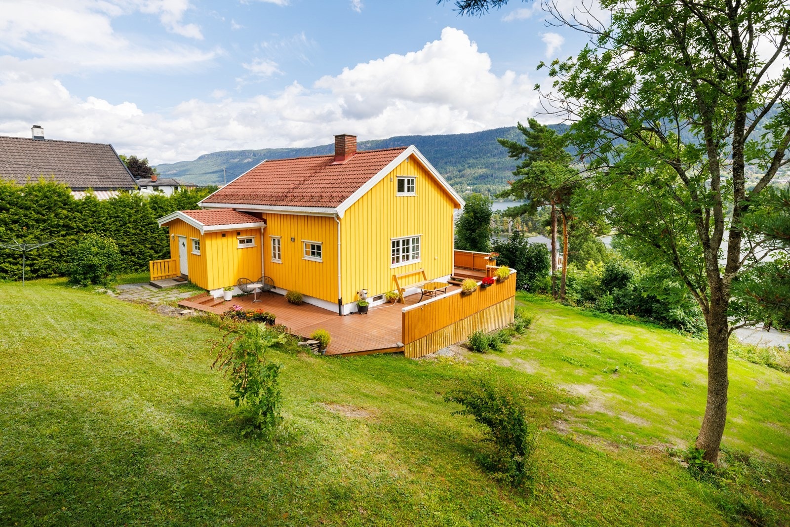 Nydelig utsikt over Steinsfjorden og Tyrifjorden Galleribilde