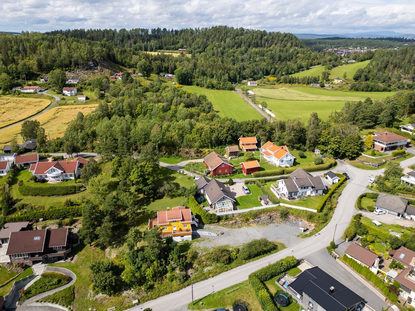 Øverst til høyre i bildet ser du Vik Galleribilde