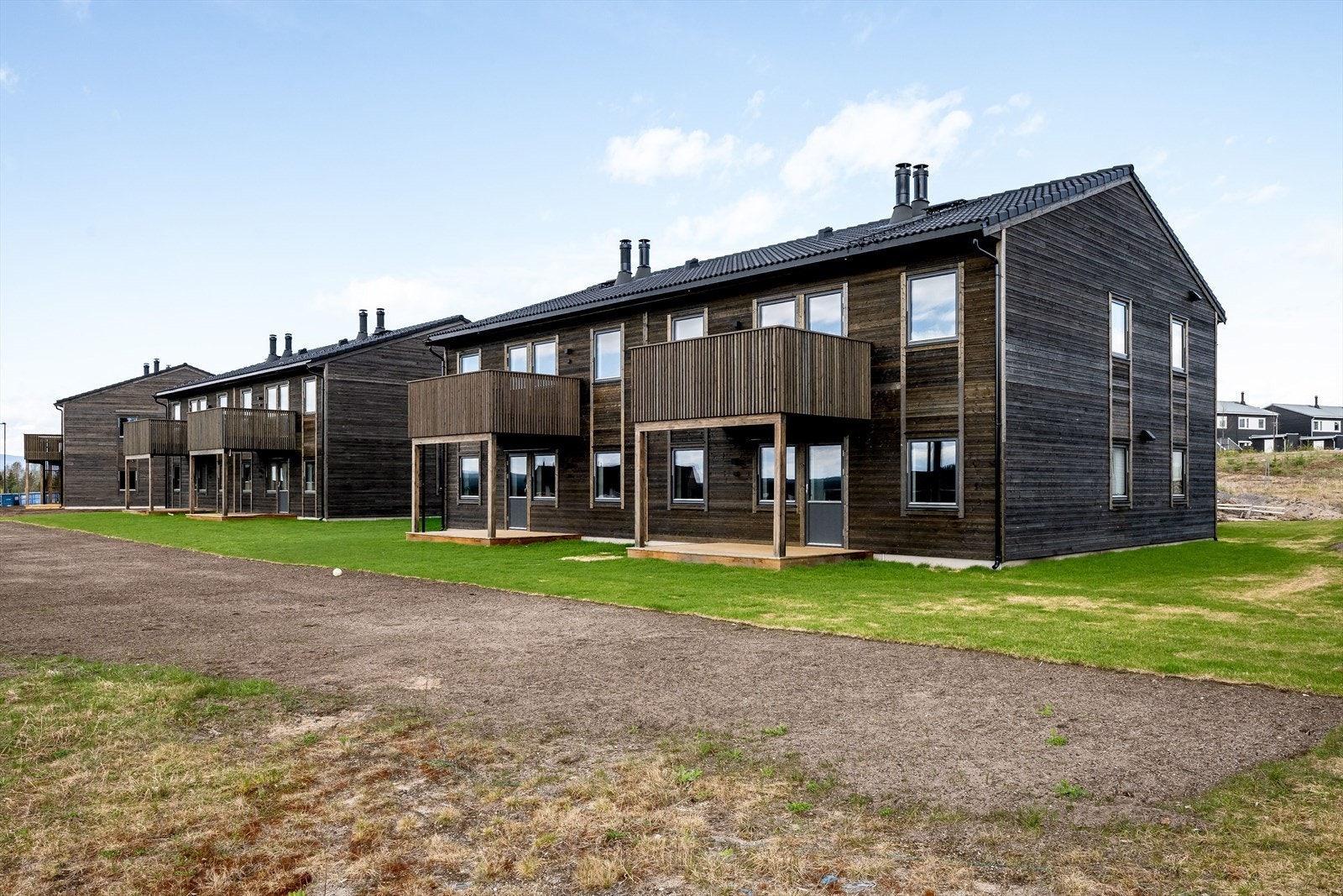 Sameiet Damtjernvegen 25-27 er under etablering og skal bestå av totalt 8 boligseksjoner, hvor denne leiligheten vil få seksjonsnummer 6. Galleribilde