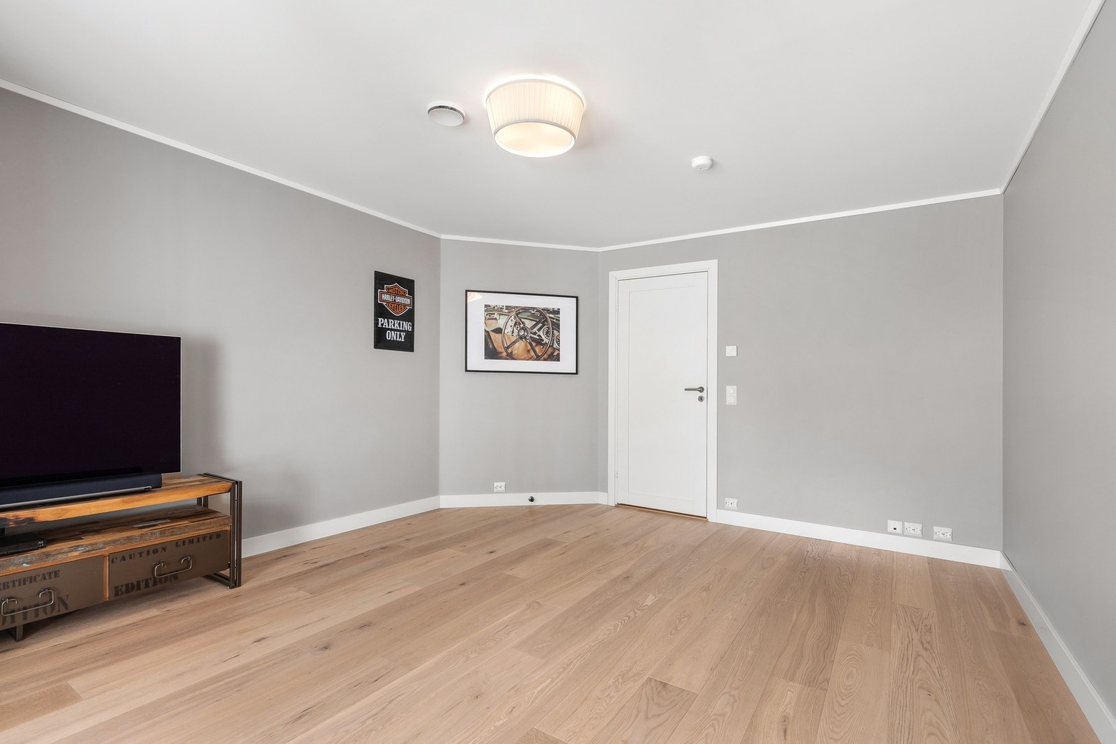 Det er god plass til lagring, sofa, seng eller det en måtte ønske Galleribilde