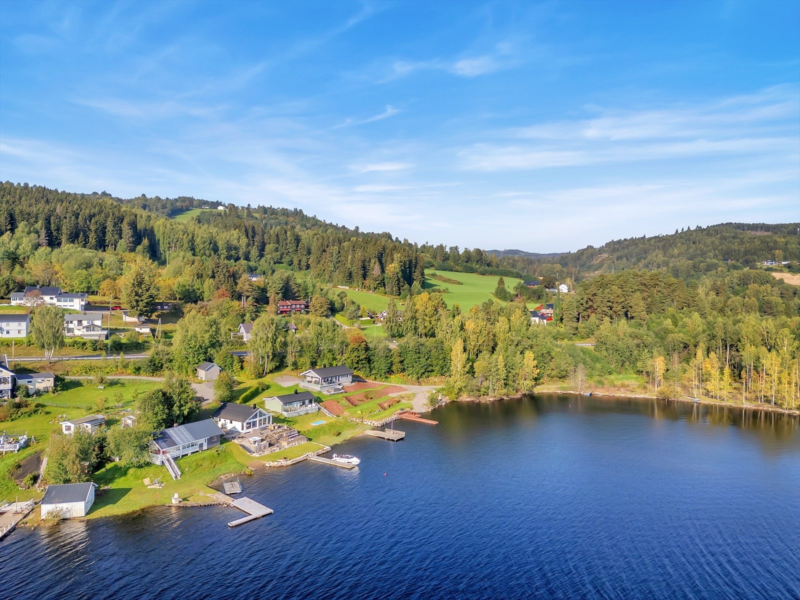 Boligen ligger sentralt til på Smedmoen med kort vei til både Lillehammer, Gjøvik og Moelv Galleribilde