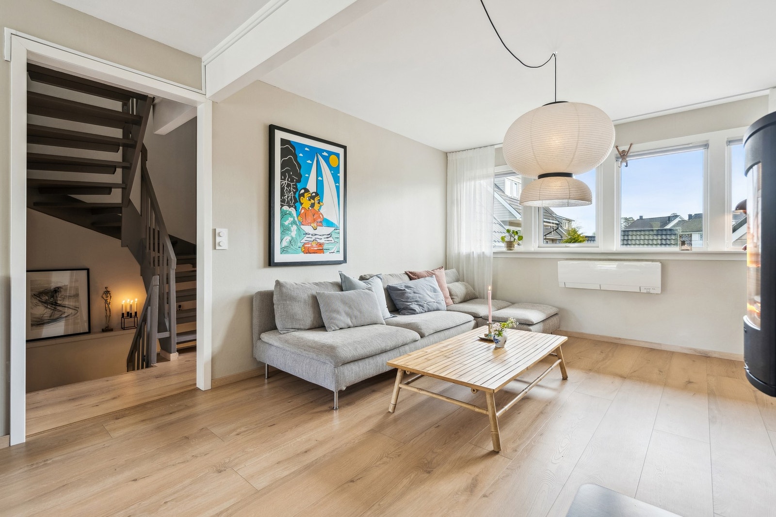 Det er gjennomgående tiltalende farge- og materialvalg i boligen. Galleribilde