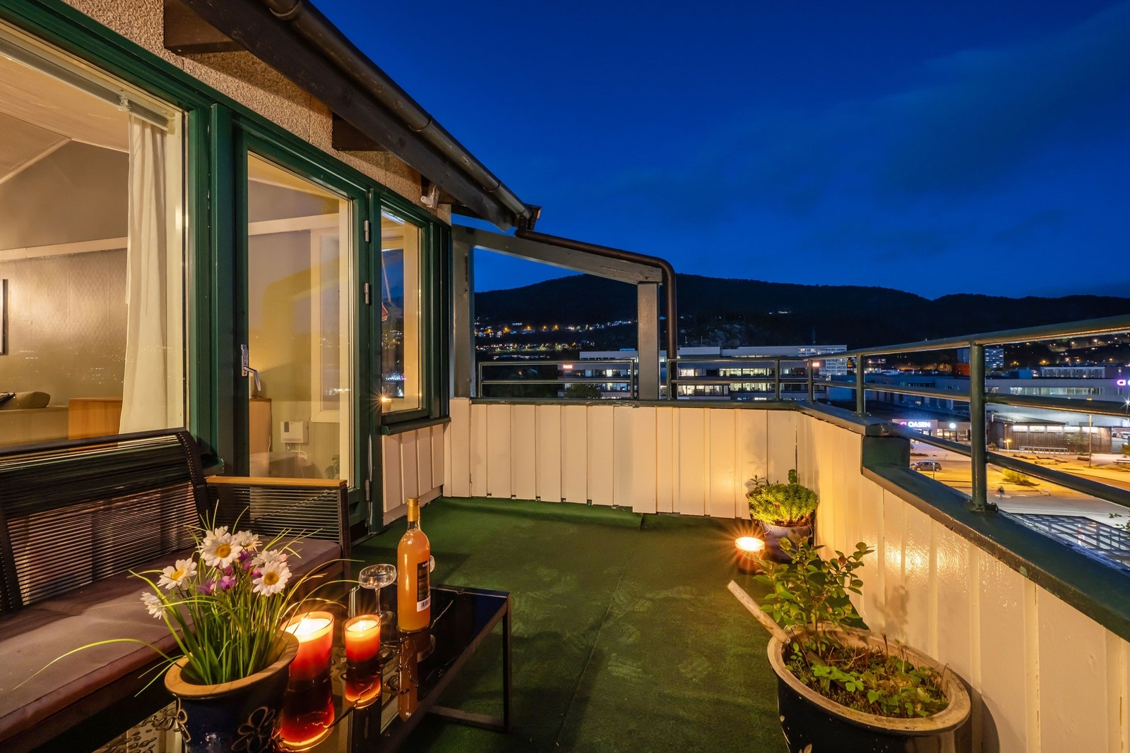 Her kan man nyte fine sommerkvelder i hyggelig lag. Galleribilde